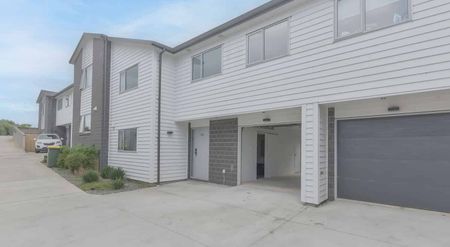 Modern 4 Brm Townhouse - Photo 2