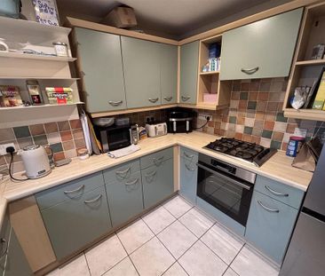 3 bedroom semi-detached house to rent - Photo 6