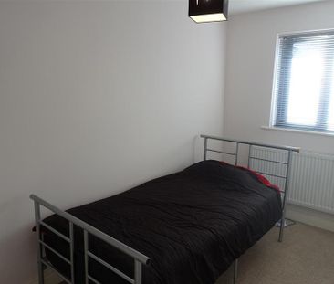 3 bedroom terraced house to rent - Photo 6