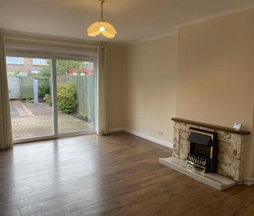 2 bedroom semi-detached bungalow to rent - Photo 6