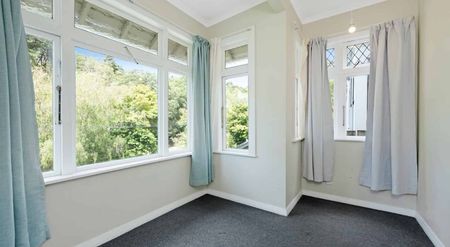 Super spacious downstairs 5-bedroom flat - Photo 2