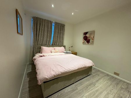 4 bedroom semi-detached house to rent - Photo 5