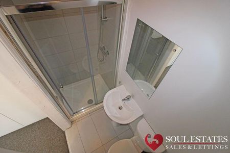 1 bedroom in a house share to rent - Photo 3