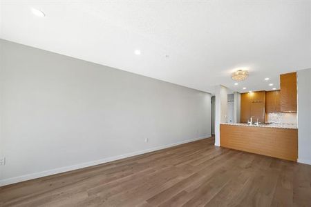 Uptown White Rock * Top Floor* 2 Bedroom / 2 Bathroom - Photo 5