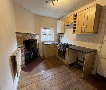 2 bedroom terraced house to rent - Photo 4
