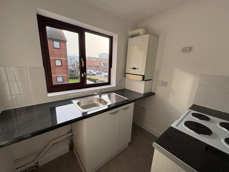 Wises Court, Mumby Road, Gosport, Hampshire, PO12 - Photo 4