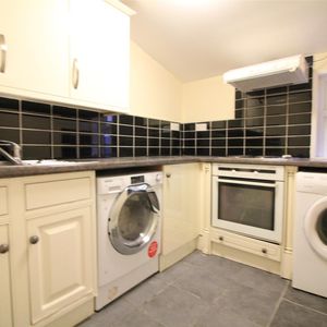 Chertsey Bridge Road, Chertsey - Photo 3