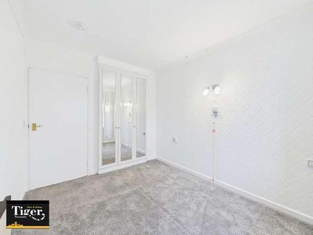 Whitegate Drive, Blackpool, FY3 - Photo 5