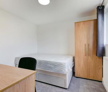 6 bedroom house to rent - Photo 2