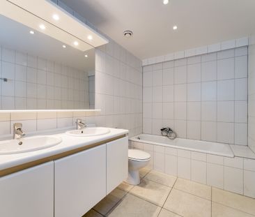 Te huur jaarbasis: Ruim, lichtrijk appartement in het centrum van B... - foto 4