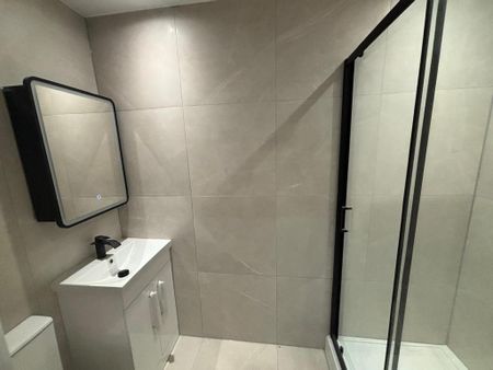 3 bedroom flat to rent - Photo 4