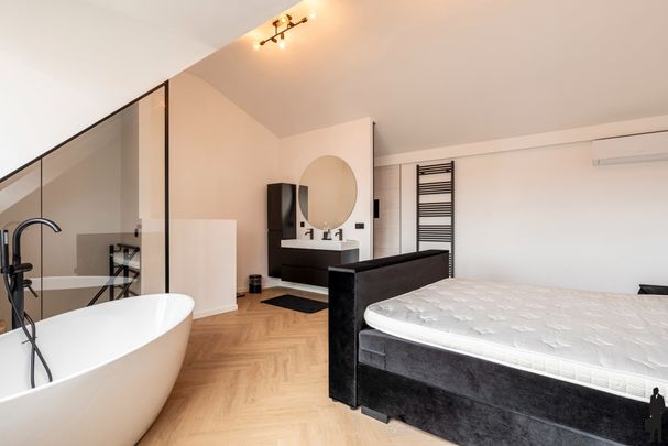 Te huur: volledig gerenoveerde stadswoning in hartje Hoogstraten. - Photo 1