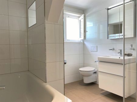 Sehr gepflegte 3,5-Zi.-Wohnung mit grosser Terrasse - Photo 3