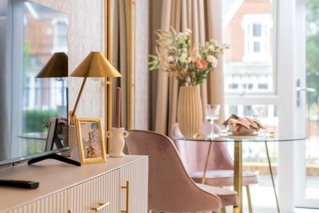 1 bedroom retirement property to rent - Photo 2