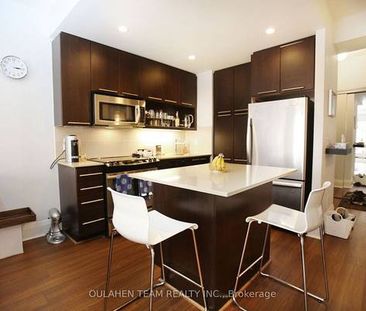 Yonge & Sheppard Bright +Spacious 1Bdrm +Den Open Concept Living Room - Photo 2