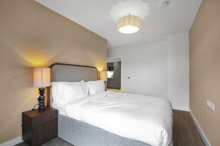 Knight Frank are delighted to present Kew Curve – A Fresh Take on Riverside West London Living.<br /><br />Brand New |Concierge |Gym| Co-Working Area |Meeting Room| Resident’s Lounge| - Photo 5