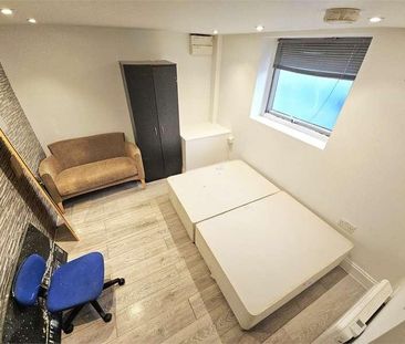 West Road, Westcliff On Sea, Westcliff On Sea, SS0 - Photo 1