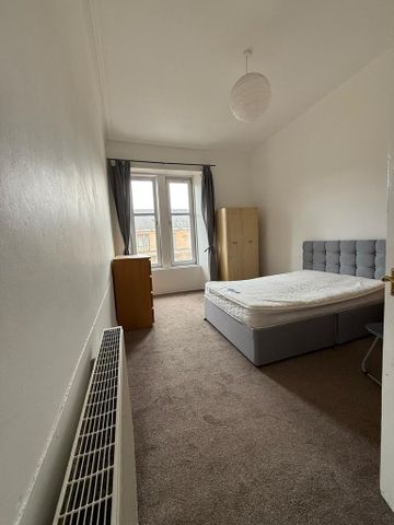 3 bedroom flat to rent - Photo 2