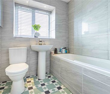 2 bed Flat for rent - Photo 5