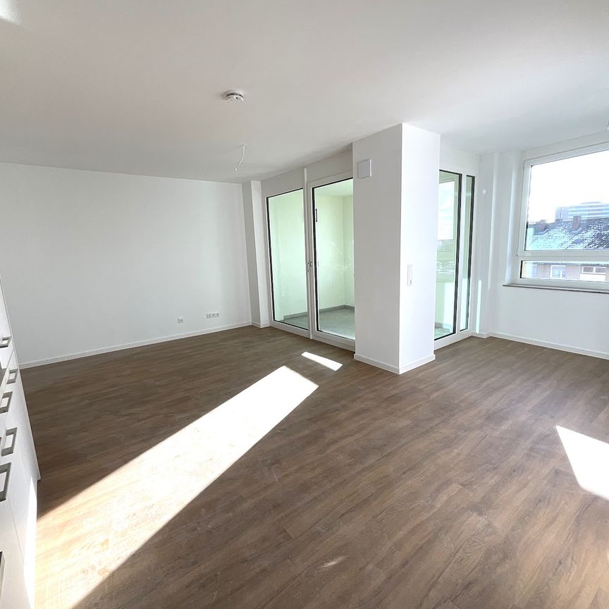 Attraktive 2-Zimmer-Wohnung mit Loggia und Einbauküche - Foto 1