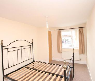 Looking for a spacious apartment close to everything that matters? ... - Photo 2