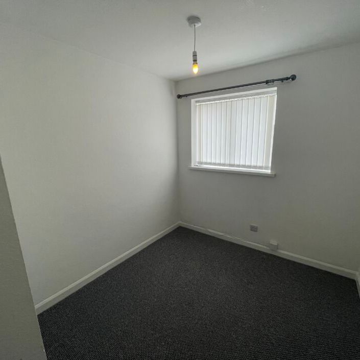 Maes Y Gelynen, Swansea, SA6 - Photo 1