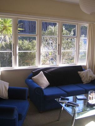 Charming sunny 2 bedroom house - Photo 1