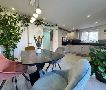 4 bedroom semi-detached house to rent - Photo 2