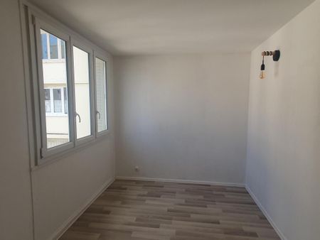 Location Appartement 4 pièces 67m² CHAMBERY 73000 - Photo 2
