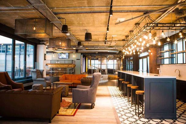 Silver Studio Street View Mid Level - Photo 1