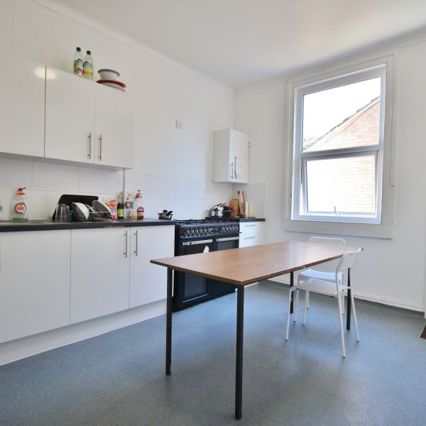 Room to rent within house share - Photo 1