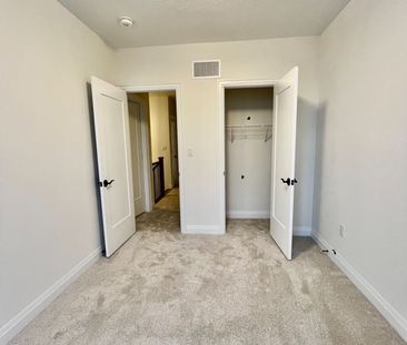 For Lease - 20 Gardeners Lane, Markham, Ontario - Photo 6