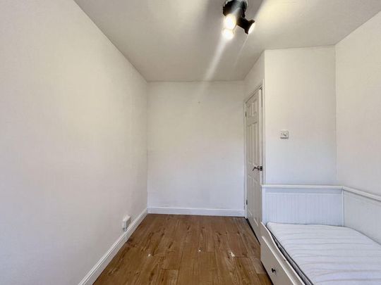 4 bedroom semi-detached house to rent - Photo 1