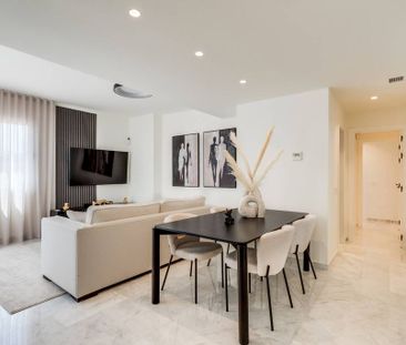 Luxury Apartment for rent in Estepona, Andalusia - Photo 2