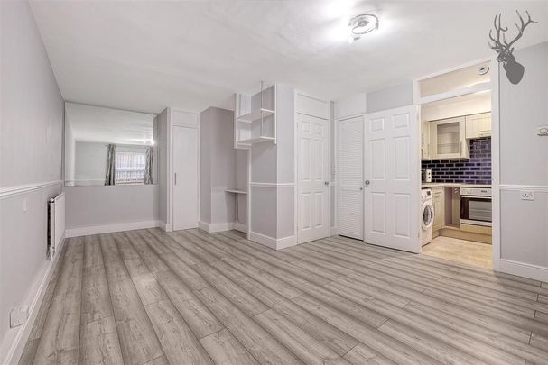 Studio to rent - Photo 1