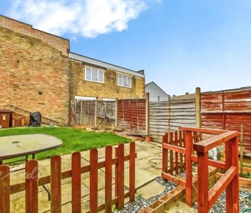 3 bedroom terraced house to rent - Photo 5