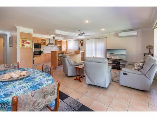 Three bedroom Housein Quiet Cul-de-sac - Photo 1
