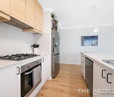 Modern 3-Bedroom Home in the Heart of Baldivis - Photo 3