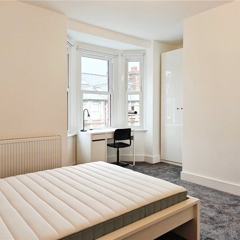 Victoria Road, Guildford, Surrey, GU1 4DJ - Photo 1
