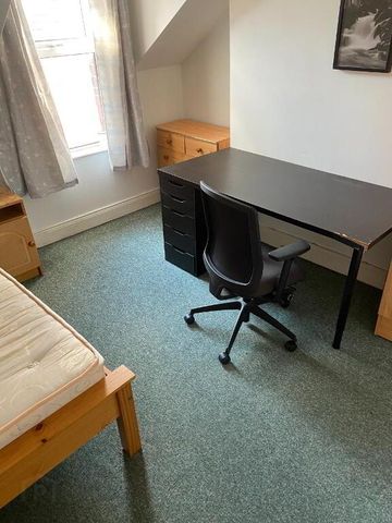 Edinburgh Street, Belfast, BT9 7DS - Photo 2