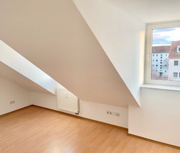 CHARMANT! 4 Zimmerwohnung mit Dachterrasse und Einbauküche - Foto 5