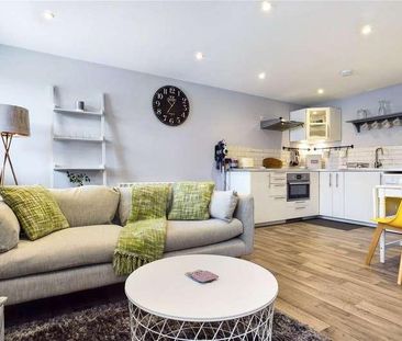 Hollycroft, Ashford Hill, Thatcham, Hampshire, RG19 - Photo 2