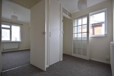 2 bedroom semi-detached house to rent - Photo 3