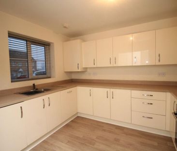 3 bedroom end of terrace house to rent - Photo 5