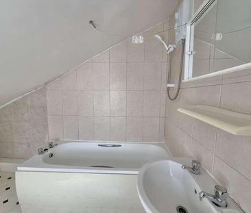 Queens Road, Farnborough, GU14 - Photo 6