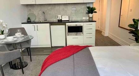 Chic 1 bed furnished apt with pool & gym - Photo 2