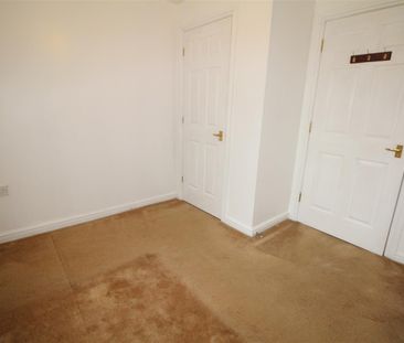 Armstrong Close, Borehamwood - Photo 5