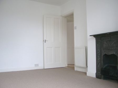 2 Bed Maisonette, Grove Close, SE23 - Photo 2