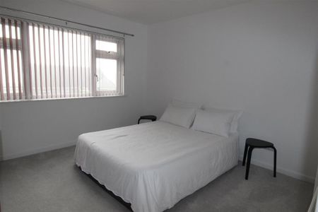 3 bedroom bungalow to rent - Photo 3