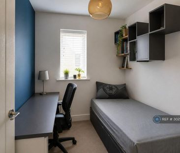 3 bedroom semi-detached house to rent - Photo 4